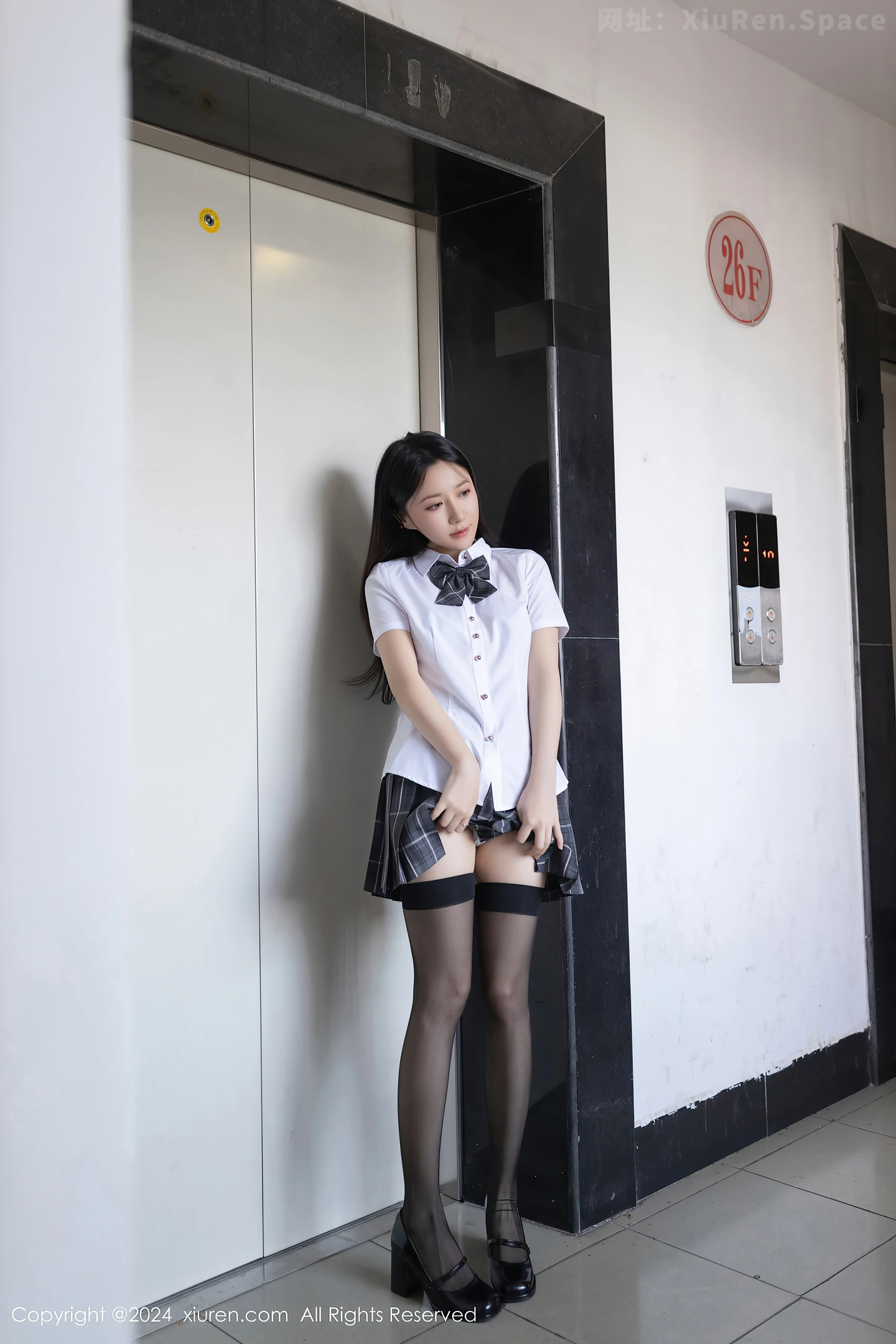 图片[4]-[XiuRen秀人网]VOL.8516 模特鱼子酱Fish性感白色衬衫配格子短裙露超薄黑丝撩人诱惑写真80P-秀人网官方网站